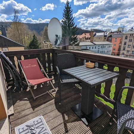 Urlaubstraum Mit Pool, Terrasse & Fluss Im Garten - Ut Apartment Зебниц Екстериор снимка