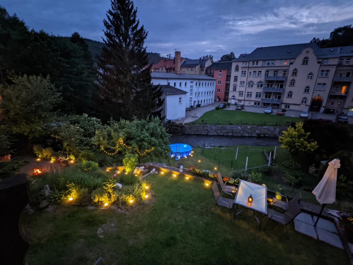 Urlaubstraum Mit Pool, Terrasse & Fluss Im Garten - Ut Apartment Зебниц Екстериор снимка
