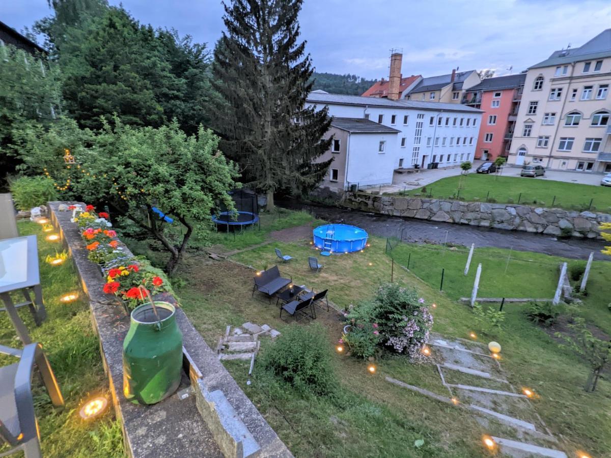 Urlaubstraum Mit Pool, Terrasse & Fluss Im Garten - Ut Apartment Зебниц Екстериор снимка