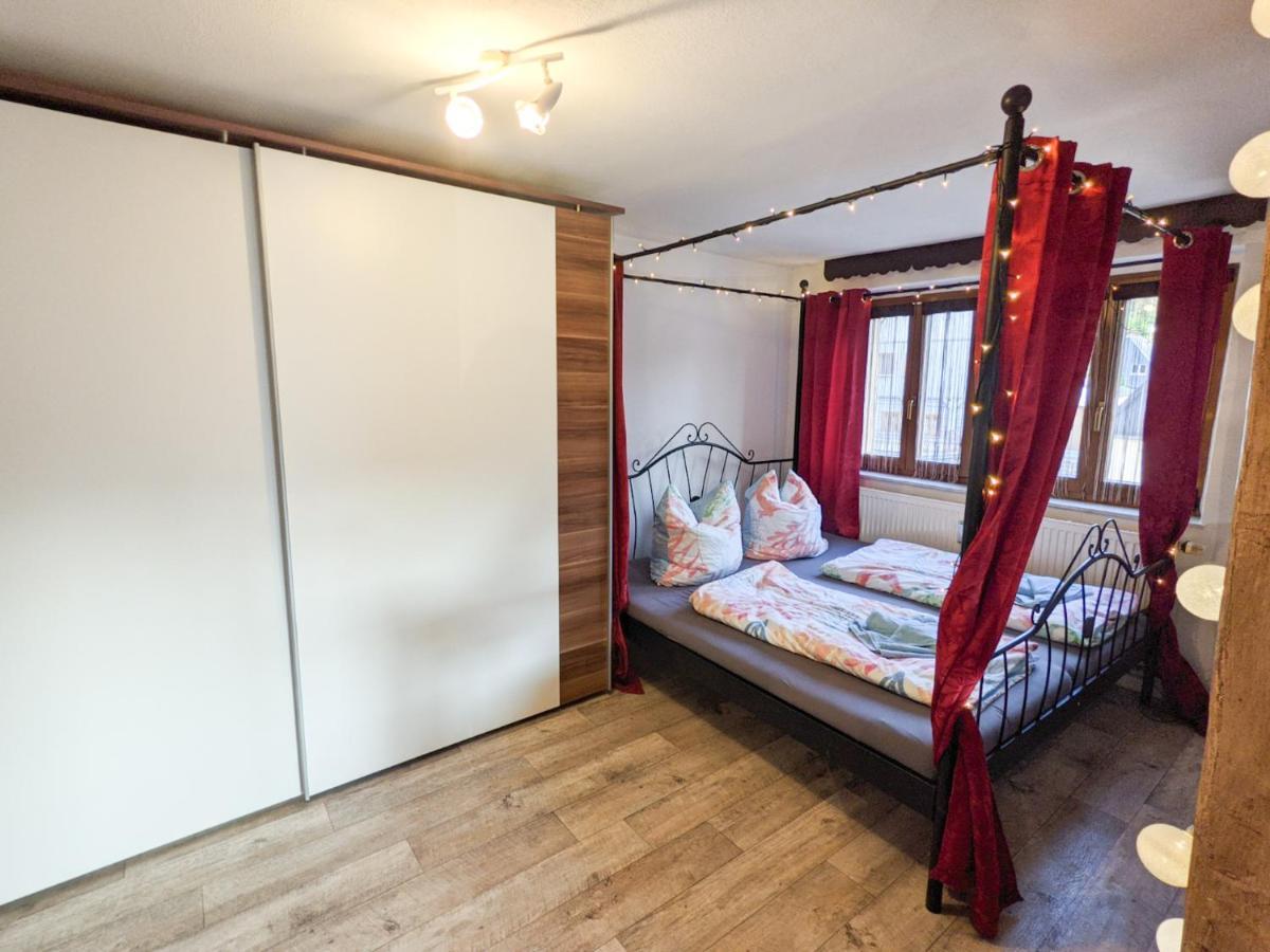 Urlaubstraum Mit Pool, Terrasse & Fluss Im Garten - Ut Apartment Зебниц Екстериор снимка