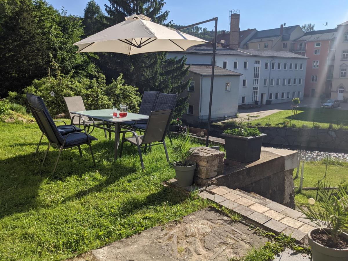Urlaubstraum Mit Pool, Terrasse & Fluss Im Garten - Ut Apartment Зебниц Екстериор снимка
