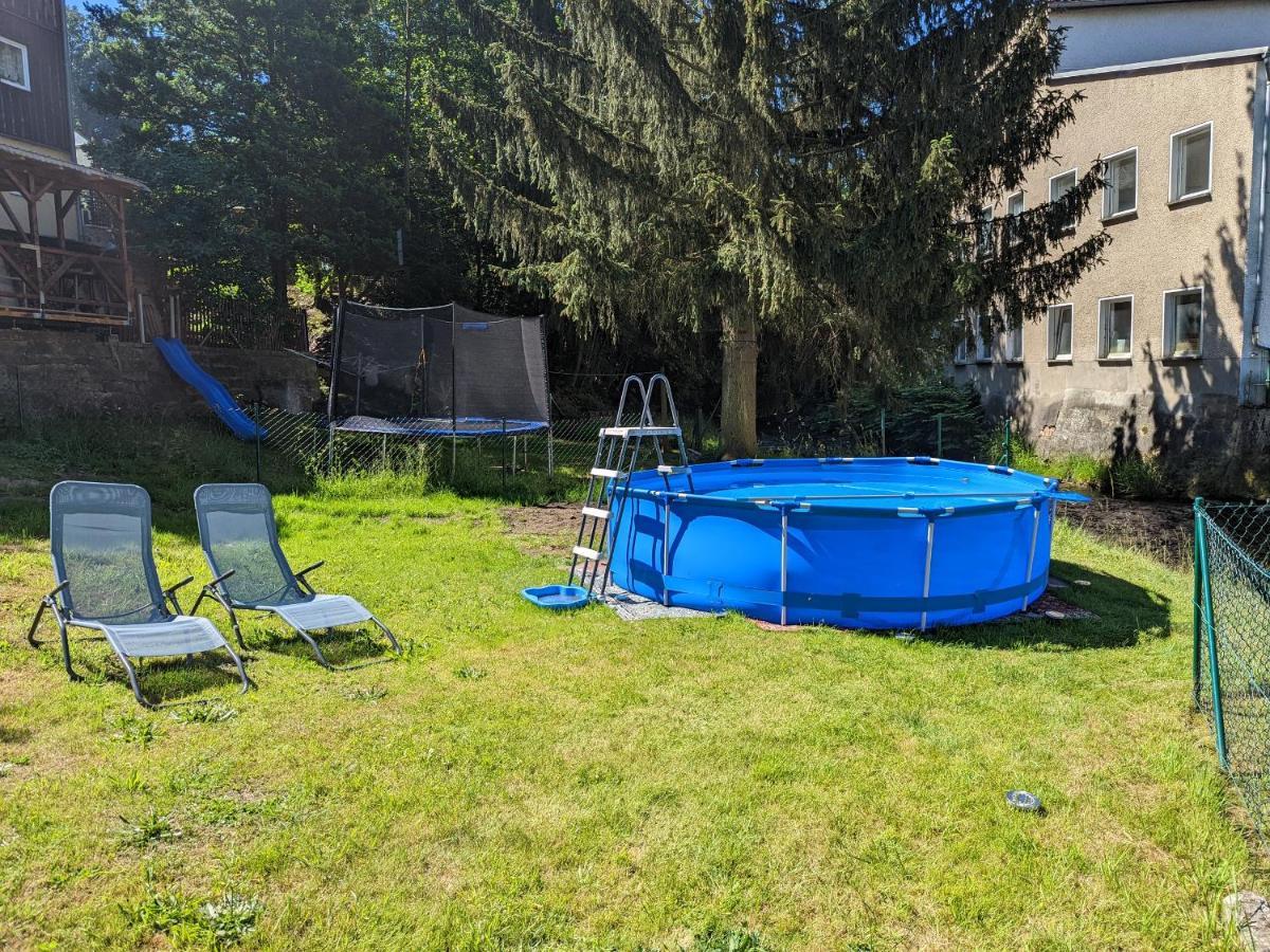 Urlaubstraum Mit Pool, Terrasse & Fluss Im Garten - Ut Apartment Зебниц Екстериор снимка