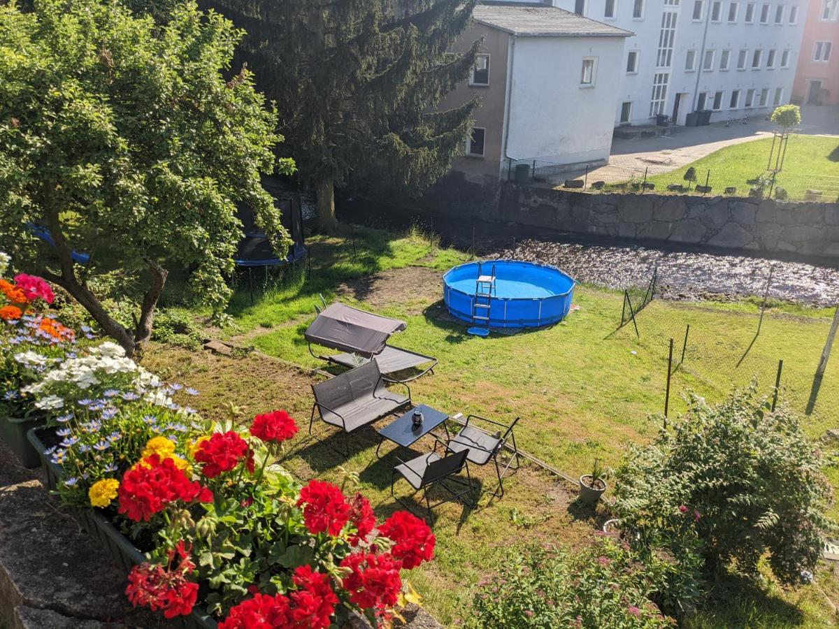 Urlaubstraum Mit Pool, Terrasse & Fluss Im Garten - Ut Apartment Зебниц Екстериор снимка